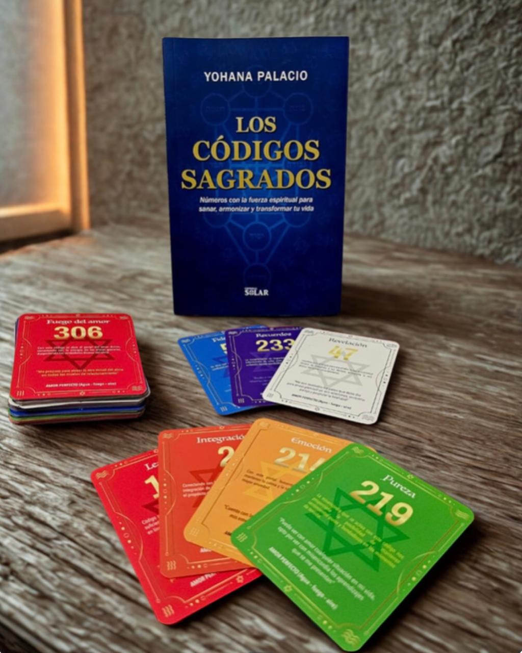 LOS CODIGOS SAGRADOS. Libro con cartas.